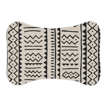 Laden Sie das Bild in den Galerie-Viewer, Designer Tribal Art Black and White Pet Feeding Mats