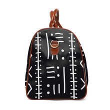 Cargar imagen en el visor de la galería, Waterproof Tribal Black And White Designer Travel Bag