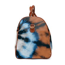 Laden Sie das Bild in den Galerie-Viewer, Waterproof Tye Dyed Designer Travel Bag