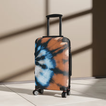 Laden Sie das Bild in den Galerie-Viewer, Tribal Art Designer Tye Dyed Style Suitcase