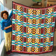 Laden Sie das Bild in den Galerie-Viewer, Designer African Kente Style Lightweight &amp; Breathable Quilt With Edge-wrapping Strips