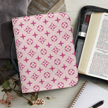 Laden Sie das Bild in den Galerie-Viewer, Pink Designer Bible Cover