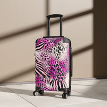 Carica l&#39;immagine nel visualizzatore di Gallery, Tribal Art Designer Animal Print Style Suitcase