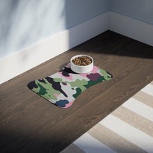 Carica l&#39;immagine nel visualizzatore di Gallery, Designer Multi Color Camouflage Pet Feeding Mats