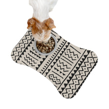 Laden Sie das Bild in den Galerie-Viewer, Designer Tribal Art Black and White Pet Feeding Mats